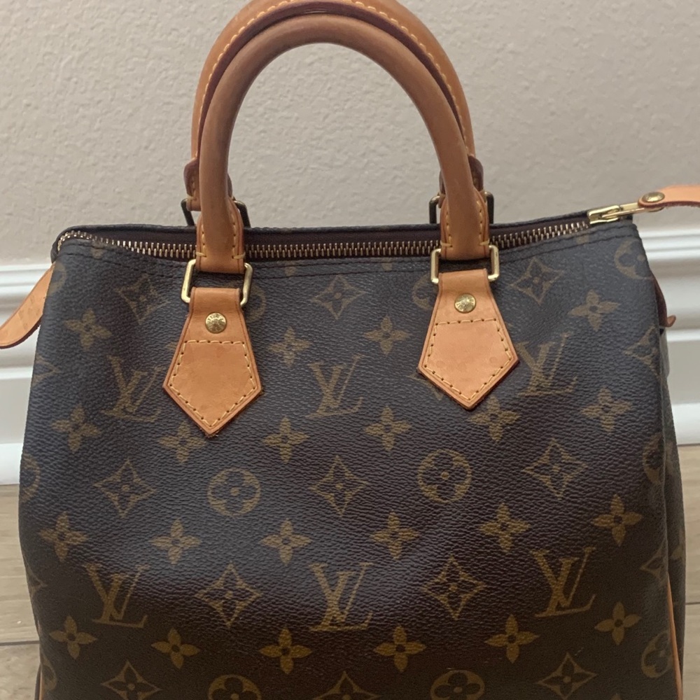 Louis Vuitton Speedy 25 in Excellent condition.